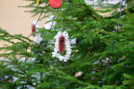 9 Okrasitev smreke v trškem jedru